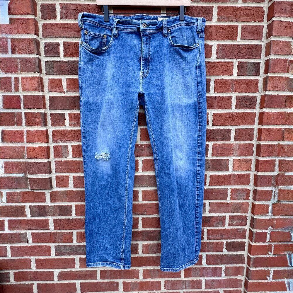 Orvis Jeans Mens Size 38 Five Pocket 1856 Distressed Straight Leg